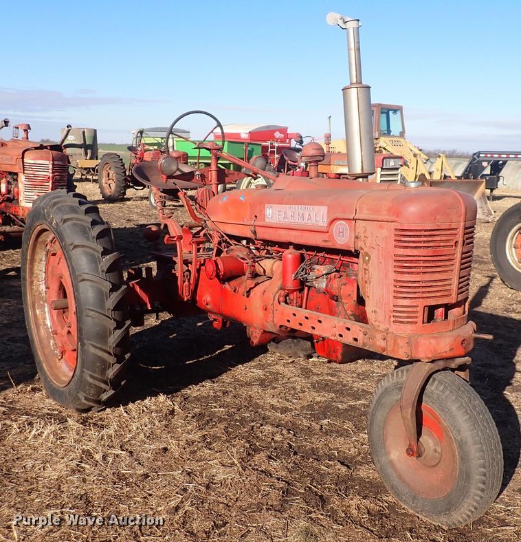 image for item DQ3882 1941 International Harvester Farmall H  tractor