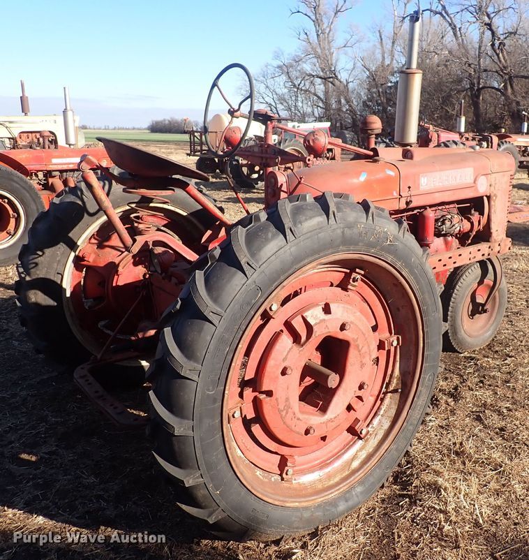 image for item DQ3882 1941 International Harvester Farmall H  tractor