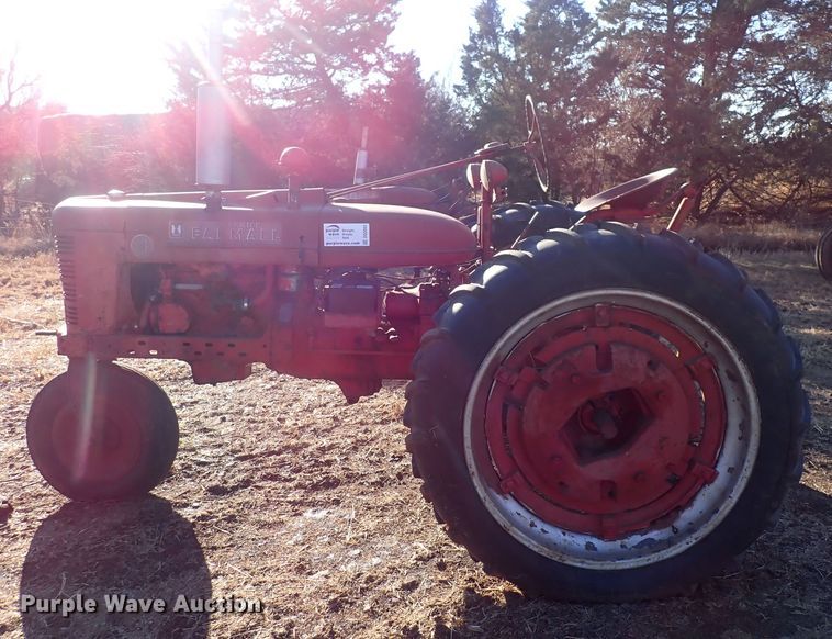 image for item DQ3882 1941 International Harvester Farmall H  tractor