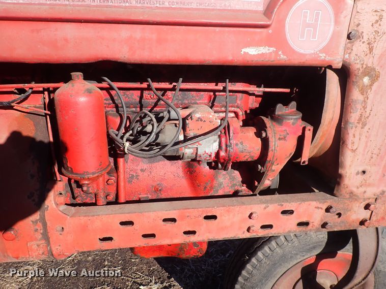 image for item DQ3882 1941 International Harvester Farmall H  tractor