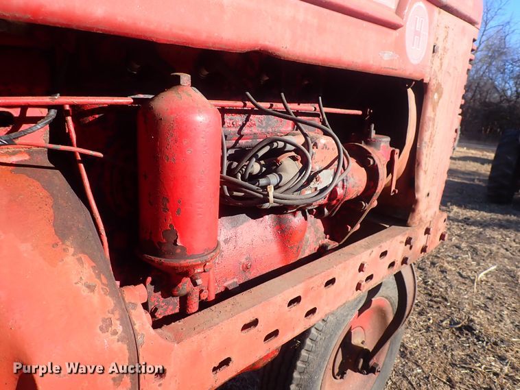 image for item DQ3882 1941 International Harvester Farmall H  tractor