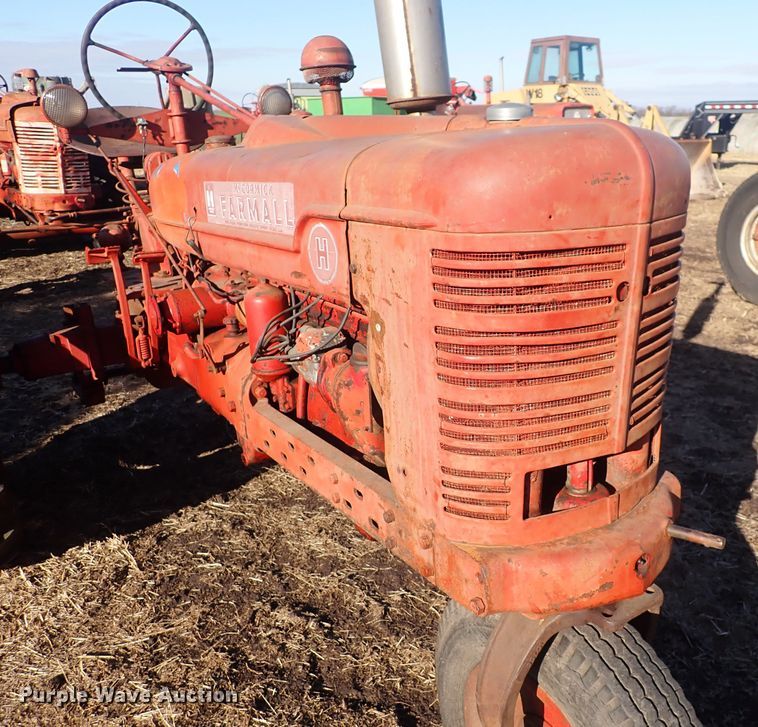 image for item DQ3882 1941 International Harvester Farmall H  tractor