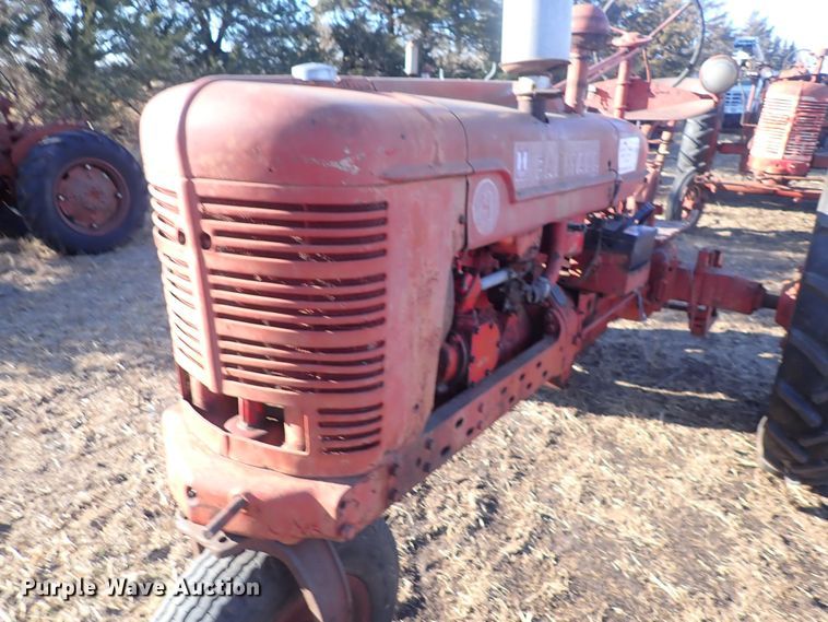 image for item DQ3882 1941 International Harvester Farmall H  tractor