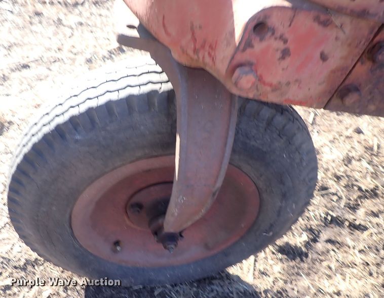 image for item DQ3882 1941 International Harvester Farmall H  tractor