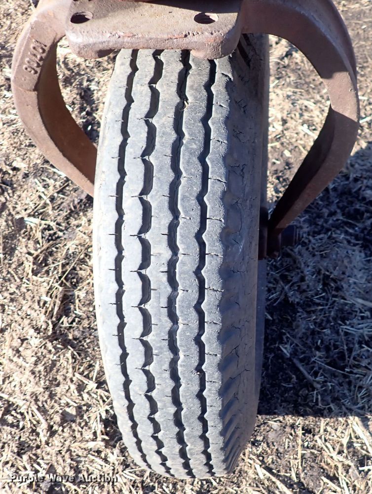 image for item DQ3882 1941 International Harvester Farmall H  tractor