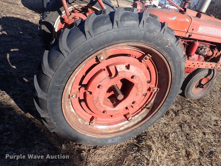 image for item DQ3882 1941 International Harvester Farmall H  tractor