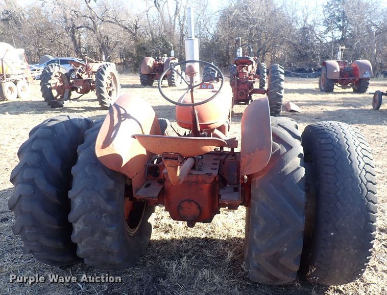 image for item DQ3883 International I4  tractor