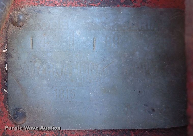 image for item DQ3883 International I4  tractor