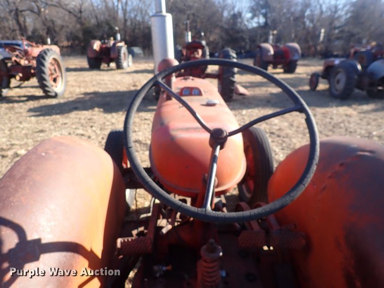 image for item DQ3883 International I4  tractor