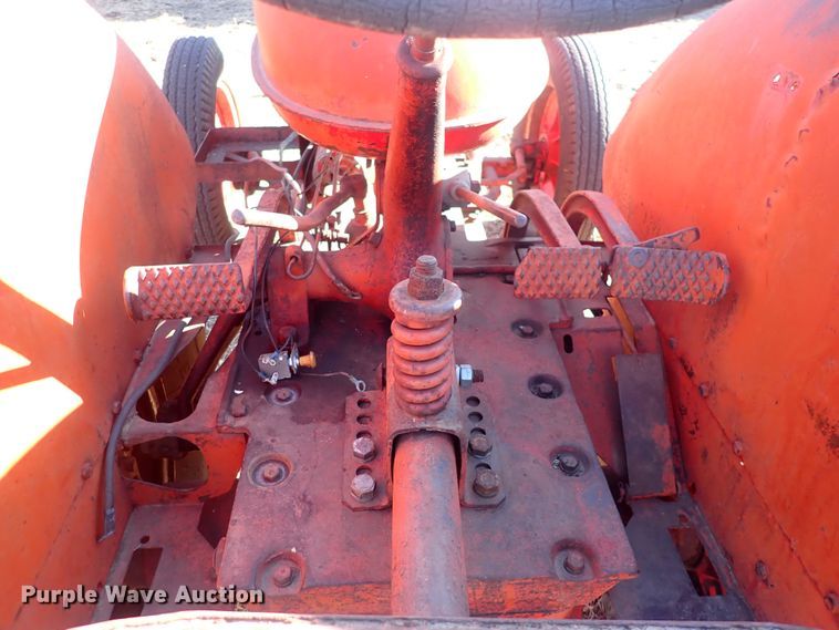 image for item DQ3883 International I4  tractor