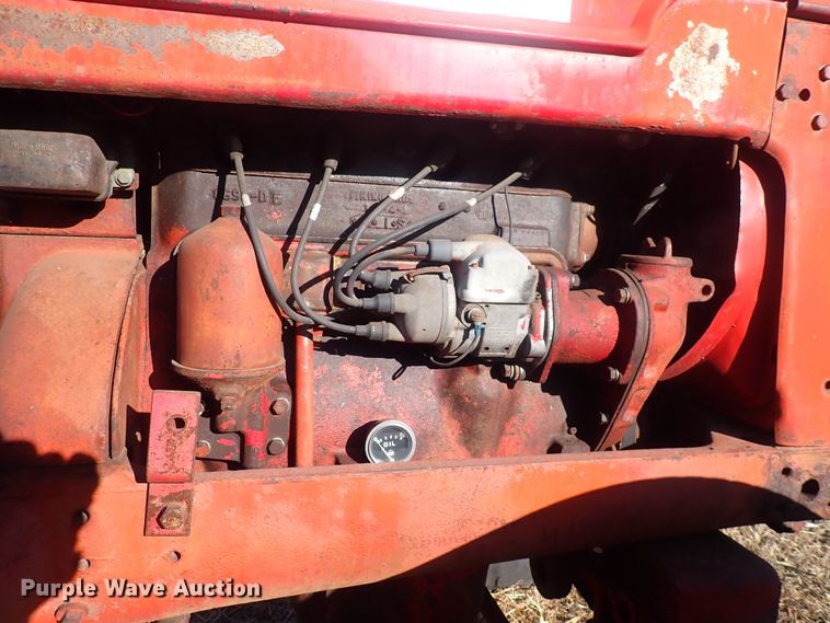 image for item DQ3883 International I4  tractor