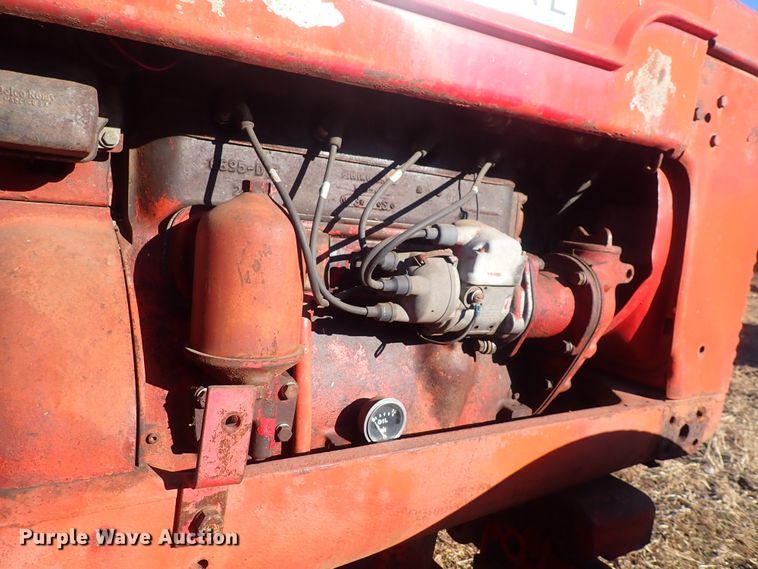 image for item DQ3883 International I4  tractor