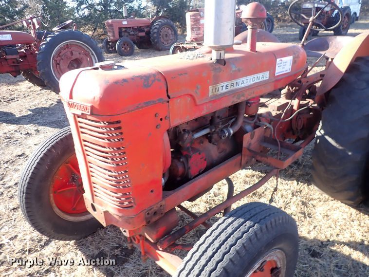 image for item DQ3883 International I4  tractor