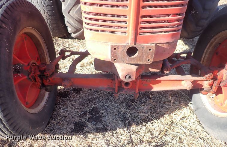 image for item DQ3883 International I4  tractor