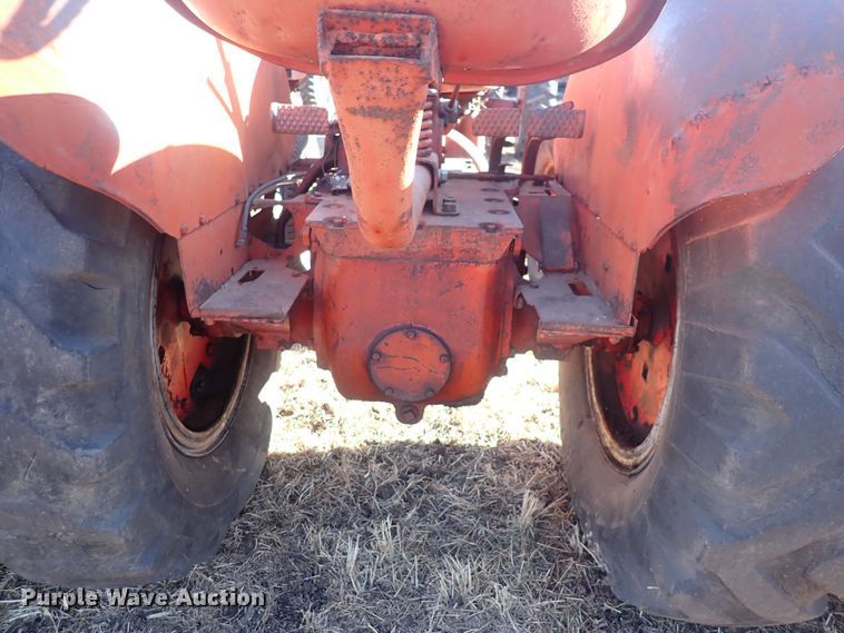 image for item DQ3883 International I4  tractor