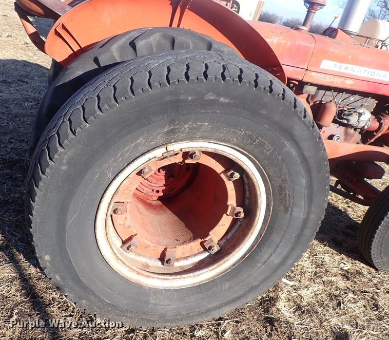 image for item DQ3883 International I4  tractor