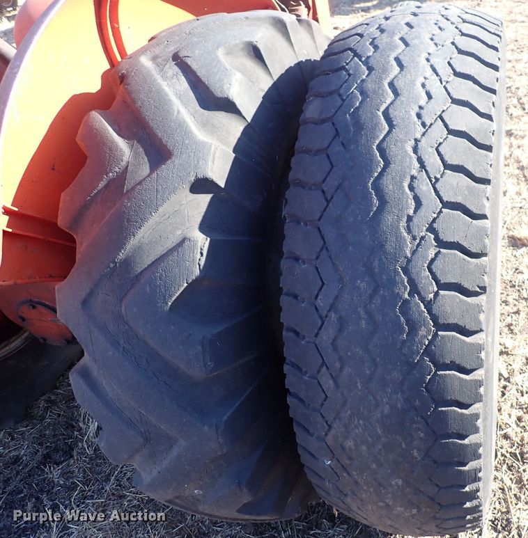 image for item DQ3883 International I4  tractor