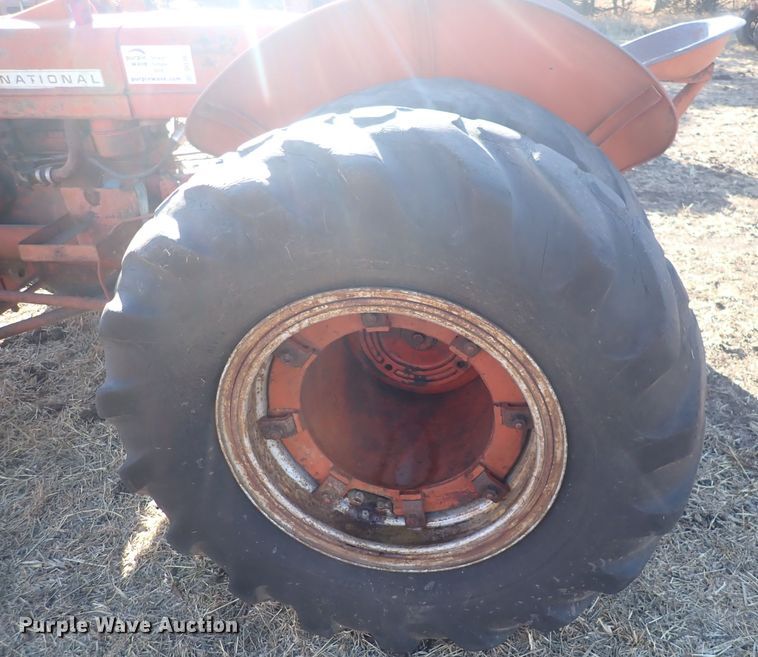 image for item DQ3883 International I4  tractor