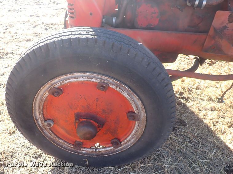 image for item DQ3883 International I4  tractor