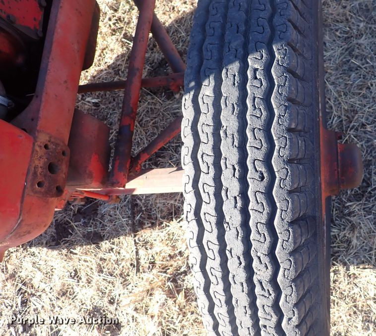 image for item DQ3883 International I4  tractor