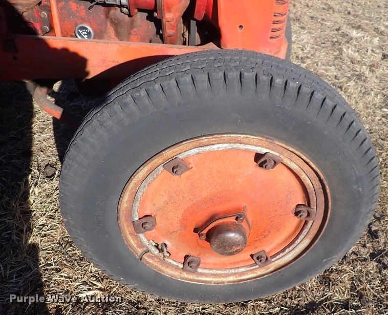 image for item DQ3883 International I4  tractor