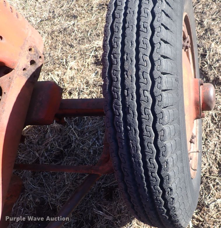 image for item DQ3883 International I4  tractor