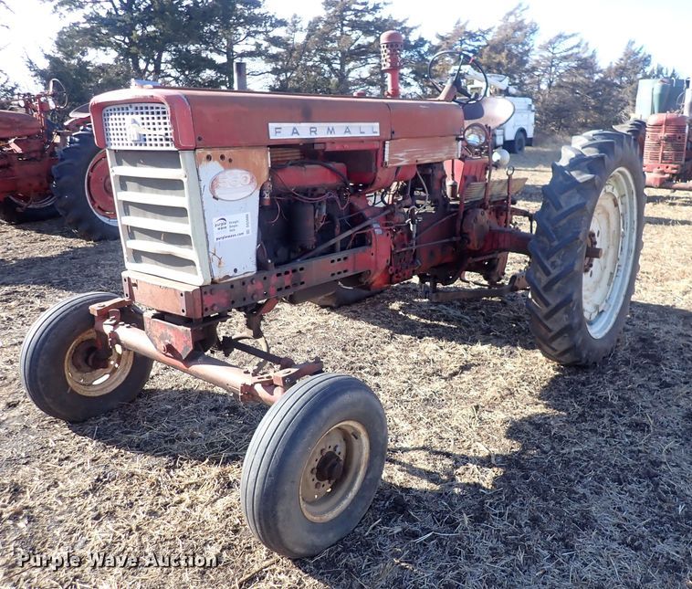 image for item DQ3886 1958 International Harvester McCormick Farmall 560  tractor