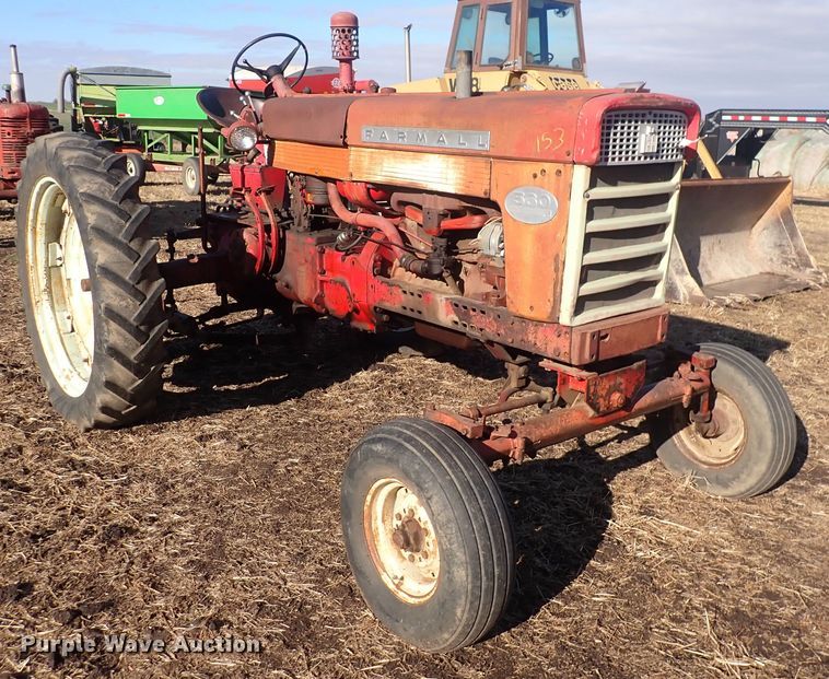 image for item DQ3886 1958 International Harvester McCormick Farmall 560  tractor