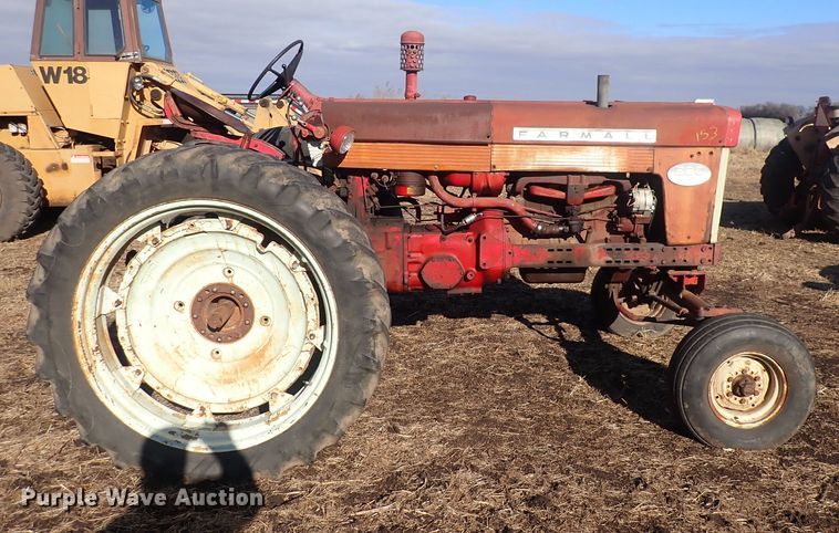 image for item DQ3886 1958 International Harvester McCormick Farmall 560  tractor