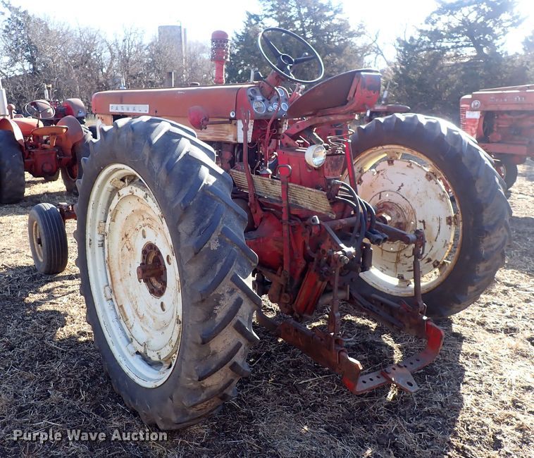 image for item DQ3886 1958 International Harvester McCormick Farmall 560  tractor