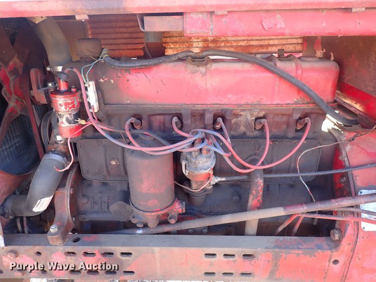 image for item DQ3886 1958 International Harvester McCormick Farmall 560  tractor