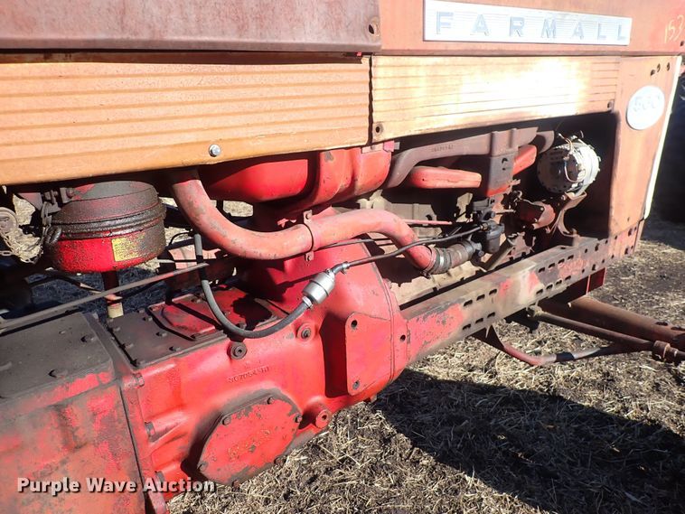 image for item DQ3886 1958 International Harvester McCormick Farmall 560  tractor