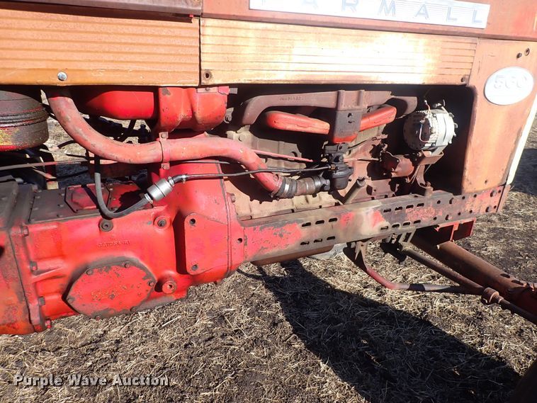 image for item DQ3886 1958 International Harvester McCormick Farmall 560  tractor