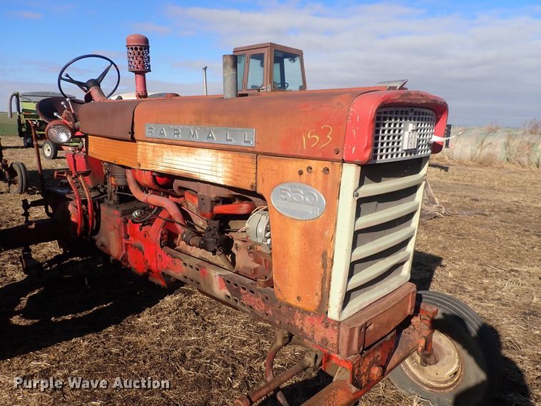 image for item DQ3886 1958 International Harvester McCormick Farmall 560  tractor