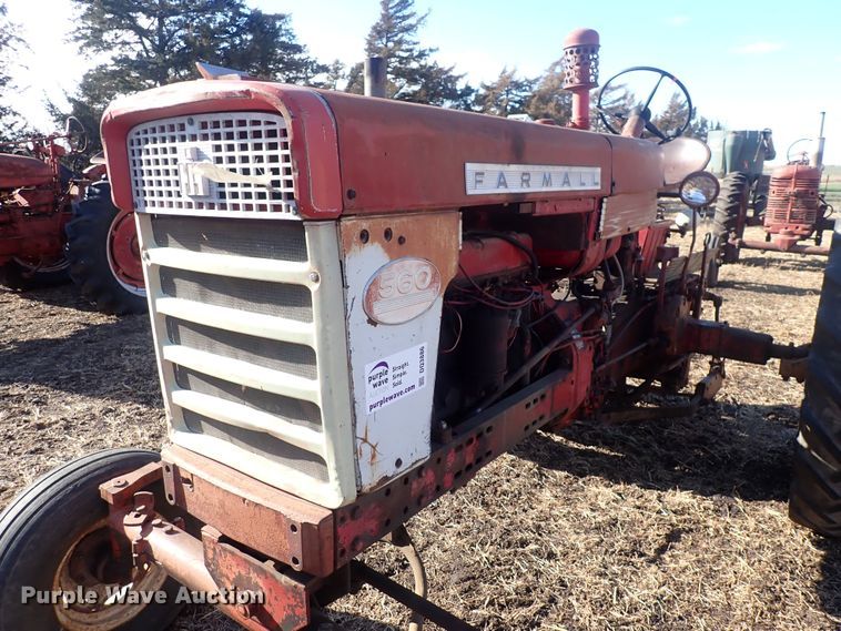 image for item DQ3886 1958 International Harvester McCormick Farmall 560  tractor