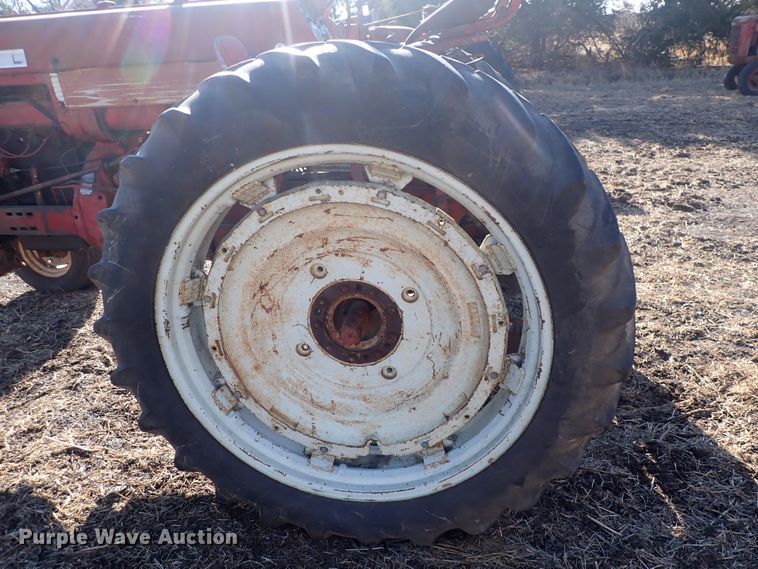 image for item DQ3886 1958 International Harvester McCormick Farmall 560  tractor