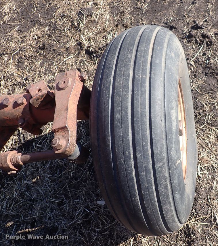 image for item DQ3886 1958 International Harvester McCormick Farmall 560  tractor