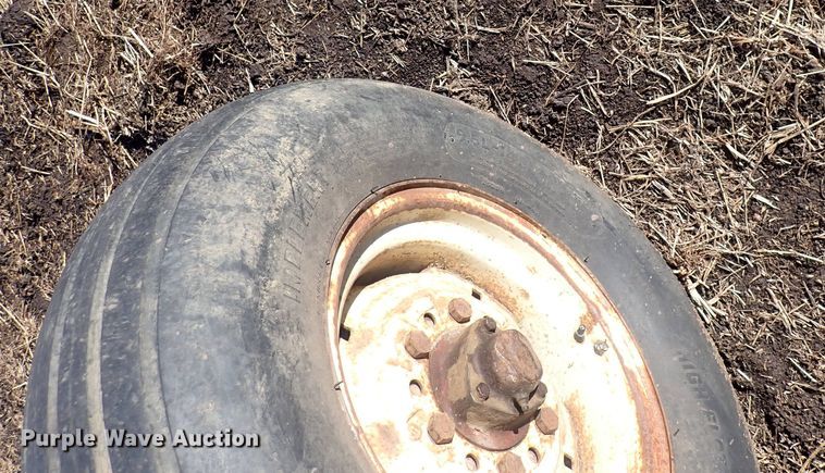 image for item DQ3886 1958 International Harvester McCormick Farmall 560  tractor