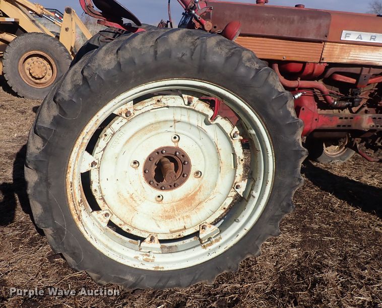 image for item DQ3886 1958 International Harvester McCormick Farmall 560  tractor