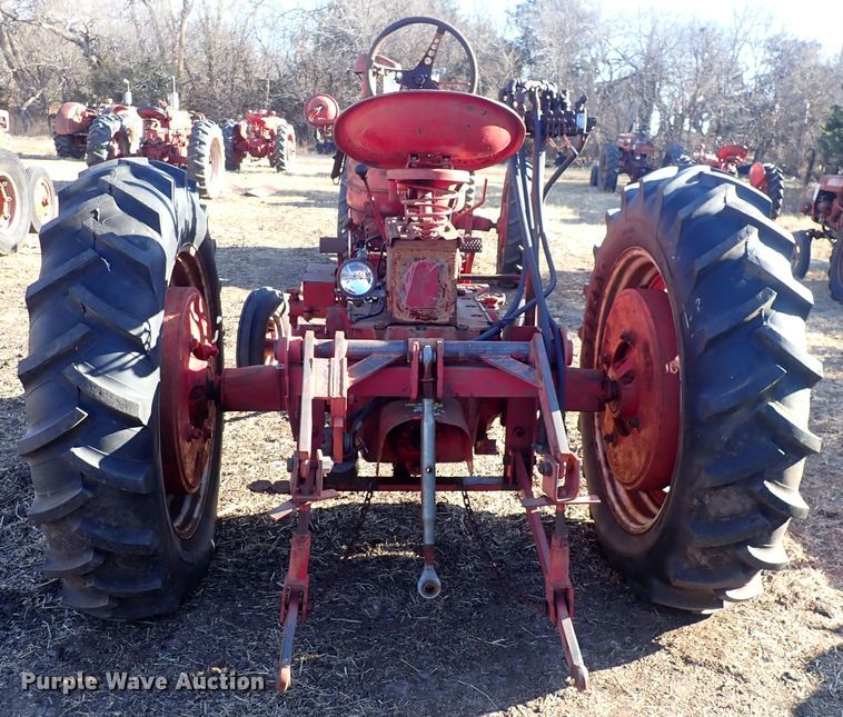 image for item DQ3887 1953 International Harvester Farmall Super M  tractor