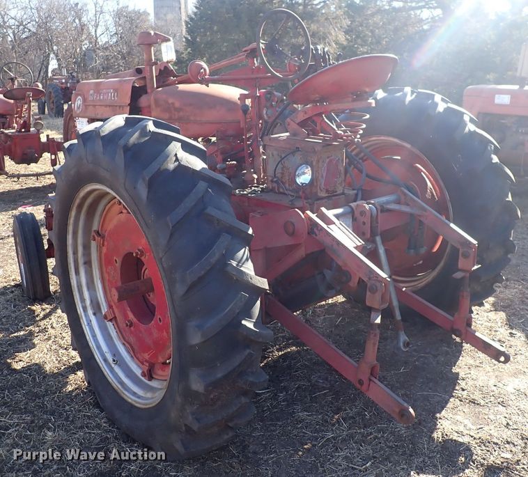 image for item DQ3887 1953 International Harvester Farmall Super M  tractor