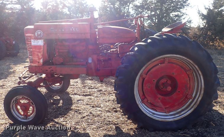 image for item DQ3887 1953 International Harvester Farmall Super M  tractor