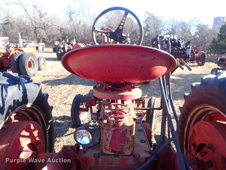 image for item DQ3887 1953 International Harvester Farmall Super M  tractor