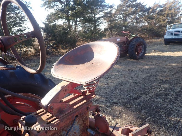 image for item DQ3887 1953 International Harvester Farmall Super M  tractor