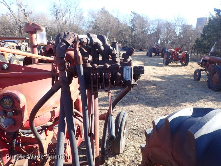 image for item DQ3887 1953 International Harvester Farmall Super M  tractor