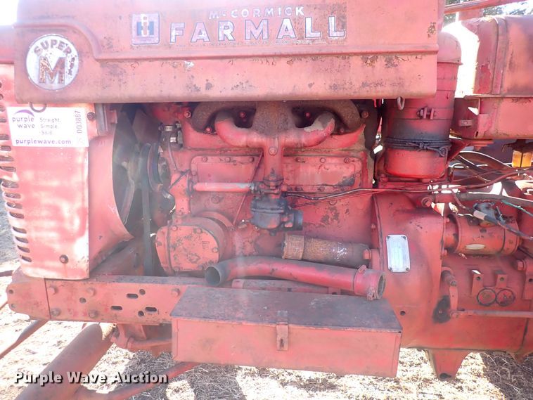 image for item DQ3887 1953 International Harvester Farmall Super M  tractor