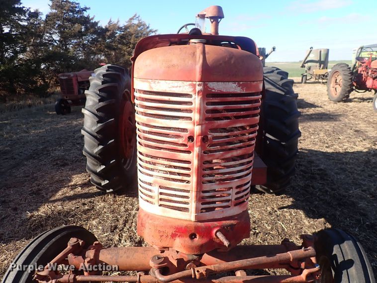 image for item DQ3887 1953 International Harvester Farmall Super M  tractor
