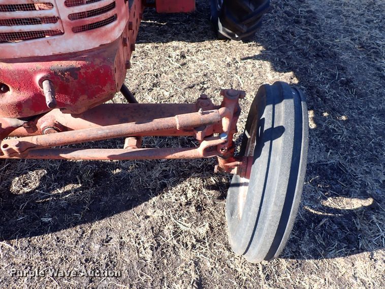 image for item DQ3887 1953 International Harvester Farmall Super M  tractor