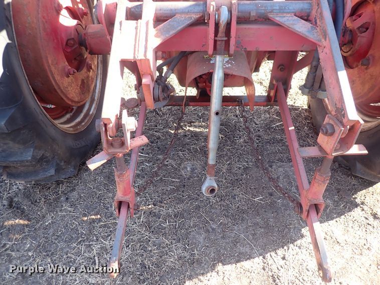 image for item DQ3887 1953 International Harvester Farmall Super M  tractor