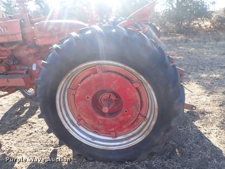 image for item DQ3887 1953 International Harvester Farmall Super M  tractor